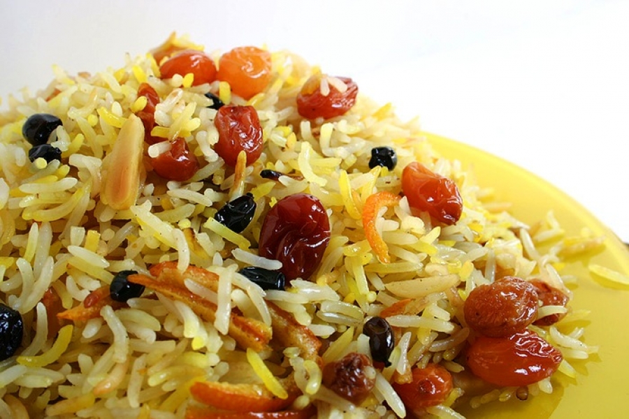 Georgian sweet rice pilaf with dried fruit and apples - Unforgettable ...