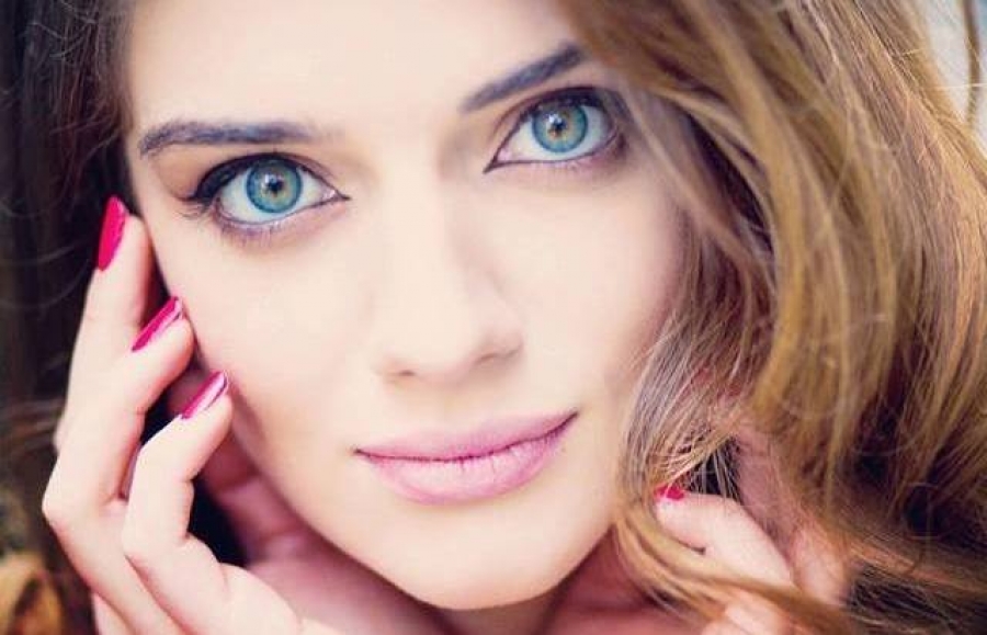 Yapon ayol yubkasi ostida külotsiz it uslubi