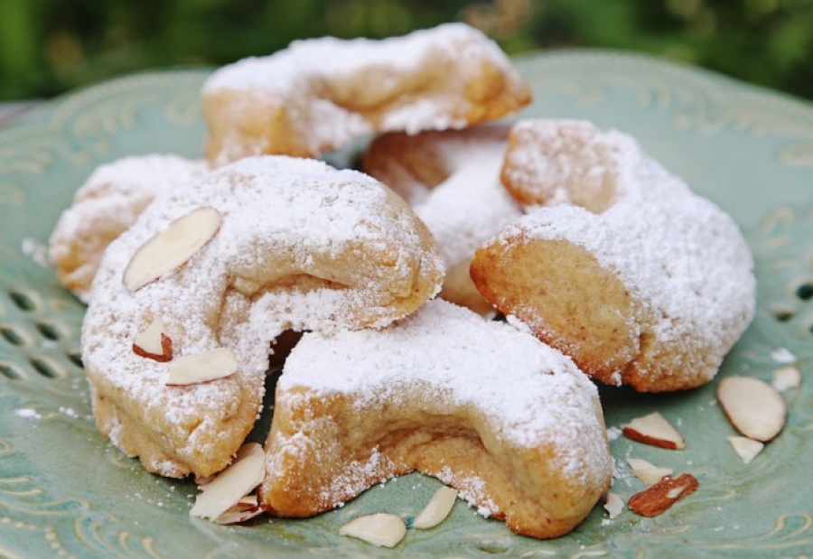 almond-crescent-cookie-recipe