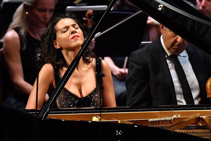 Khatia Buniatishvili with Zubin Mehta perform in Tsinandali Palace ...